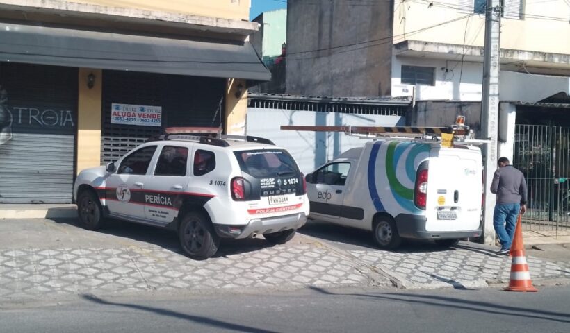 Técnicos da EDP e Polícia Civil. Operação impede furto de energia em padaria em Caçapava