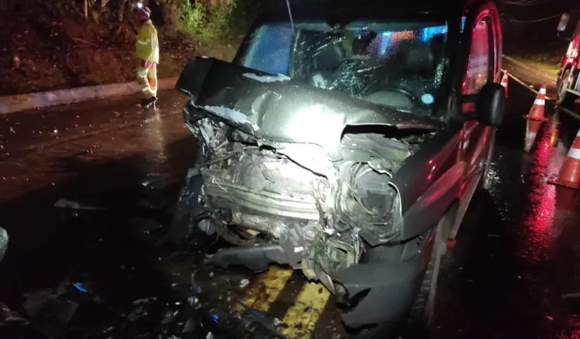 Colisão entre carros deixa quatro feridos na rodovia Rio-Santos em Ubatuba