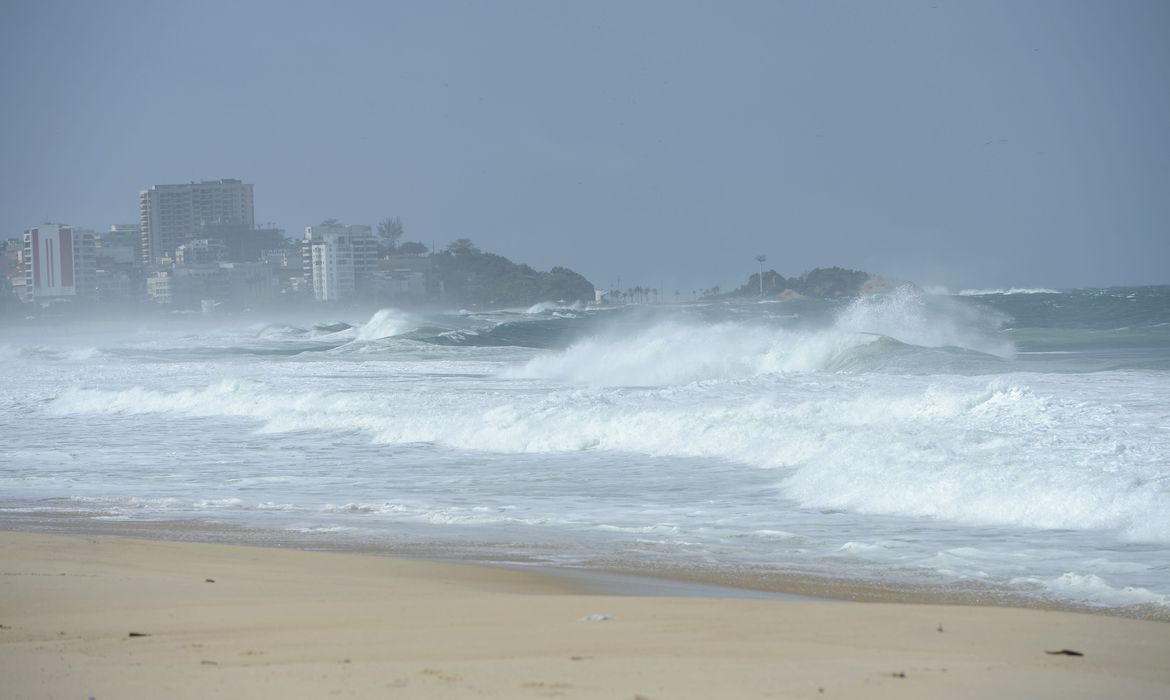 Essa frente fria no Litoral Norte é associada a um ciclone extratropical (Foto: Reprodução/Agência Brasil)