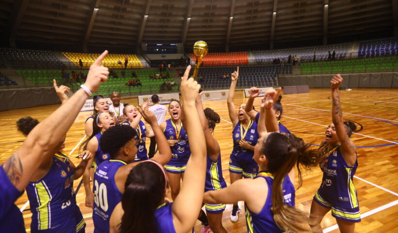 São José Basketball Feminino levanta taça inédita da Copa São Paulo no Ginásio do Teatrão