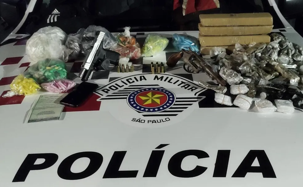 Polícia militar prende três suspeitos, após perseguição em Caraguatatuba