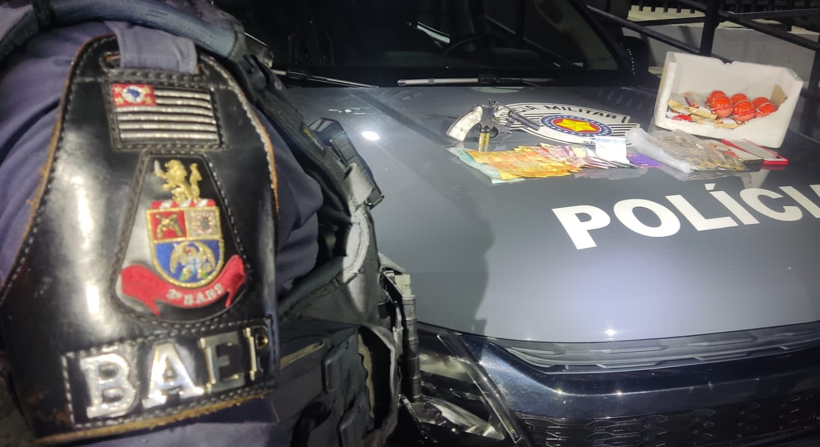 Polícia apreende adolescente com revólver na noite desta segunda-feira (10)