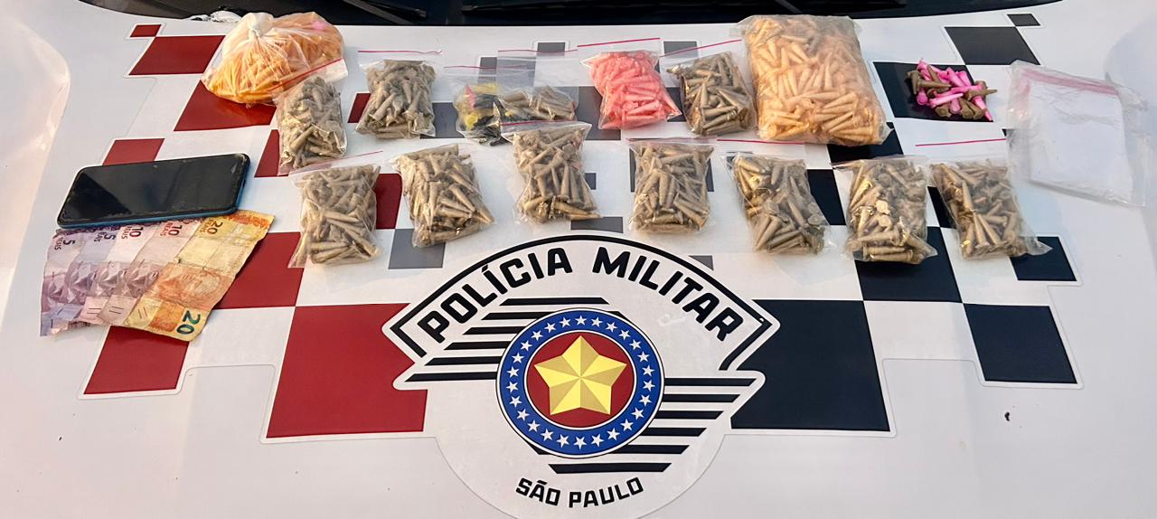 Polícia apreende mais de 1.300 porções de drogas em Guaratinguetá