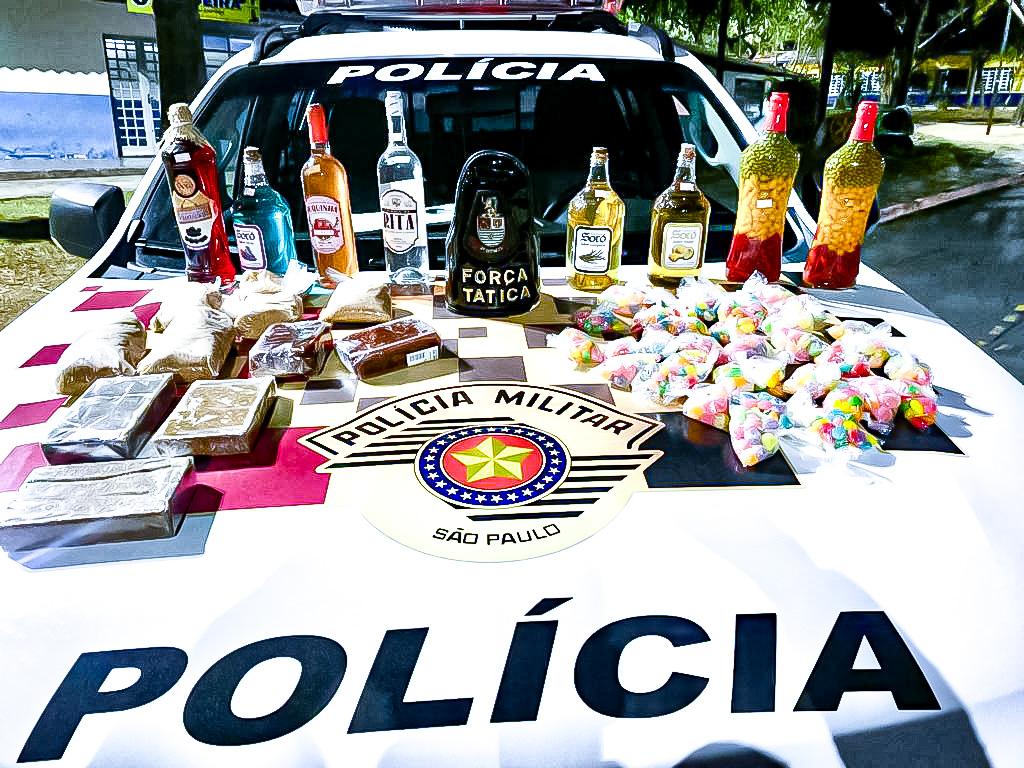 Homem é preso após furtar cachaça artesanal, bala de goma e rapadura em São José dos Campos