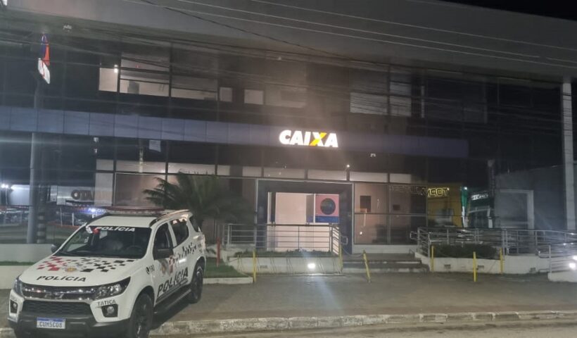 Furto em agência da caixa. Imagem de agência furtada em SJC