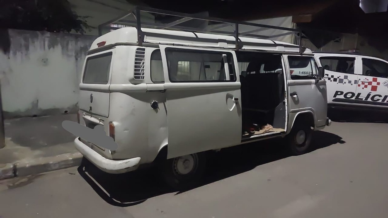 Kombi utilizada em Furto em agência da caixa em SJC