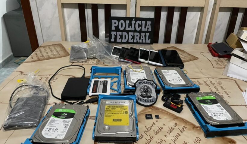 Mídias contendo pornografia infantil que foram apreendidas pela PF de SJC