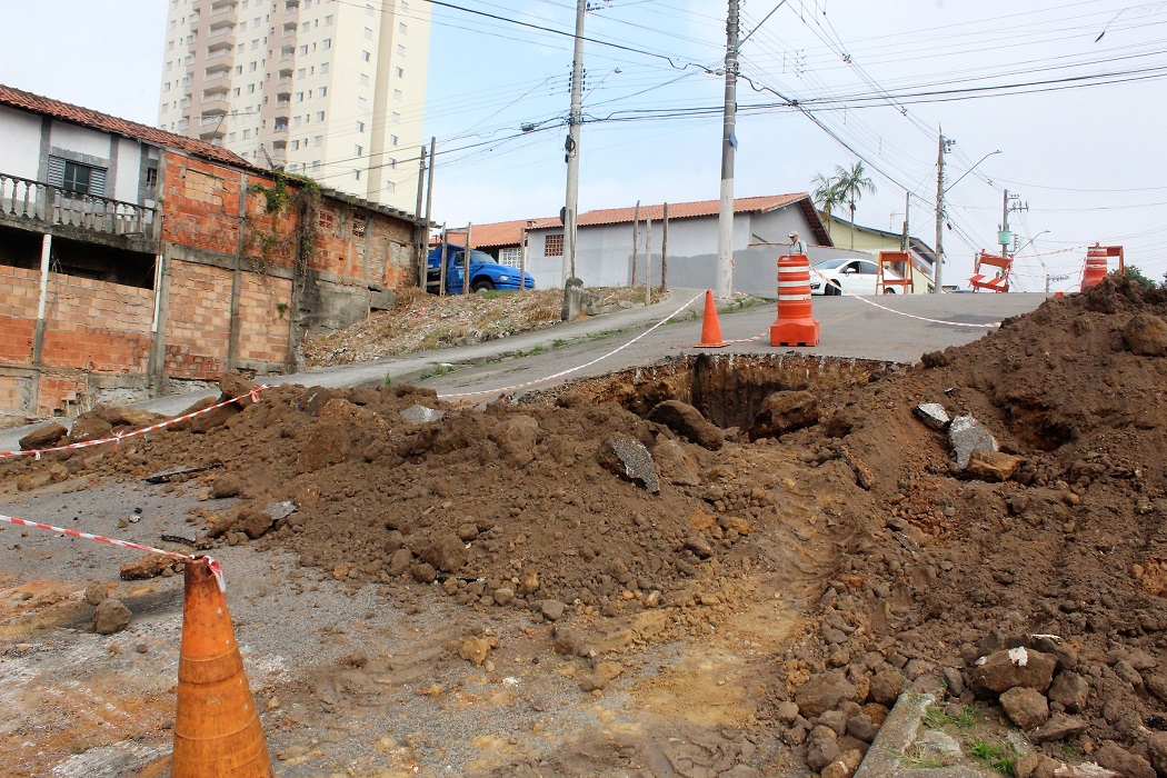 Trecho de rua do Jardim Souto em São José dos Campos é interditada para obras