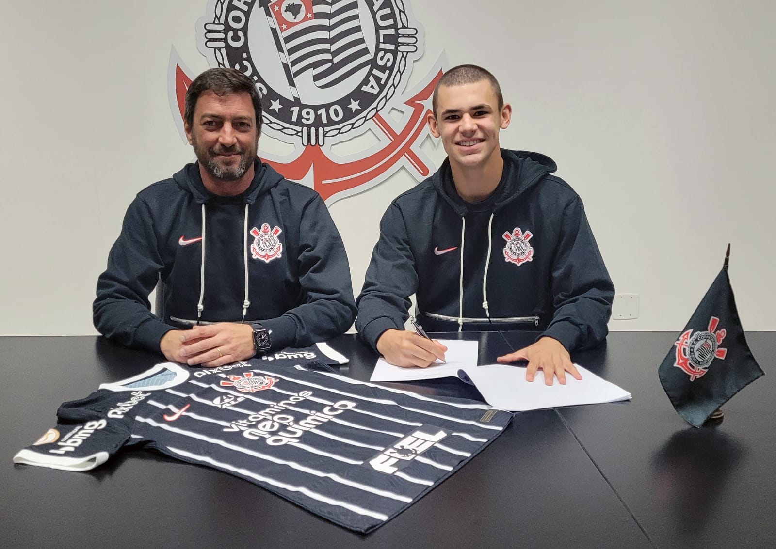 Taubateano Gabriel Moscardo defenderá o Timão até julho de 2026