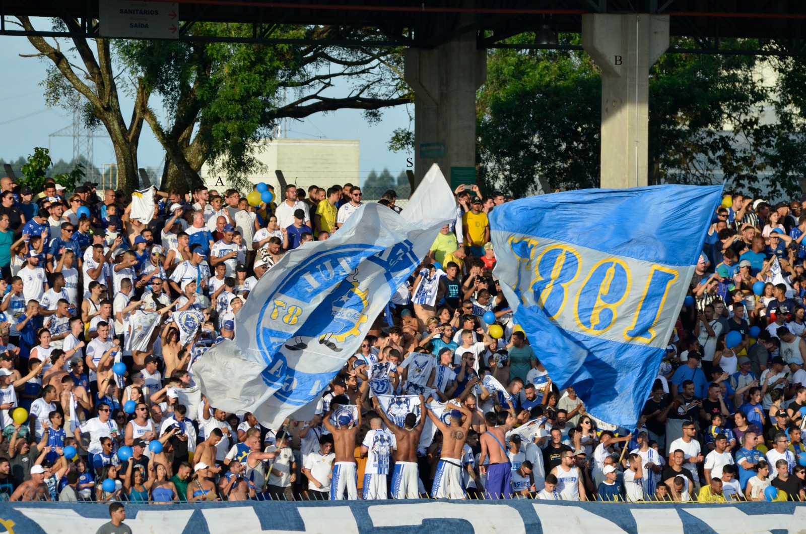 Organizadas do São José EC presentes no estádio Martins Pereira. Foto: Rodolfo Moreira