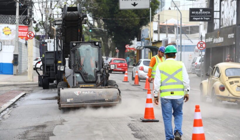 SJC: Rua Francisco Paes segue em obras e motorista deve redobrar a atenção