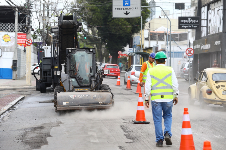SJC: Rua Francisco Paes segue em obras e motorista deve redobrar a atenção