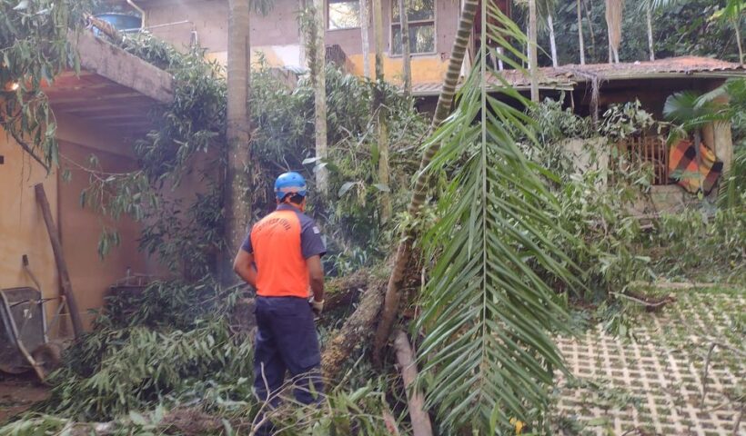 Ciclone Extratropical causa estragos na RMVale nesta quinta-feira (13)