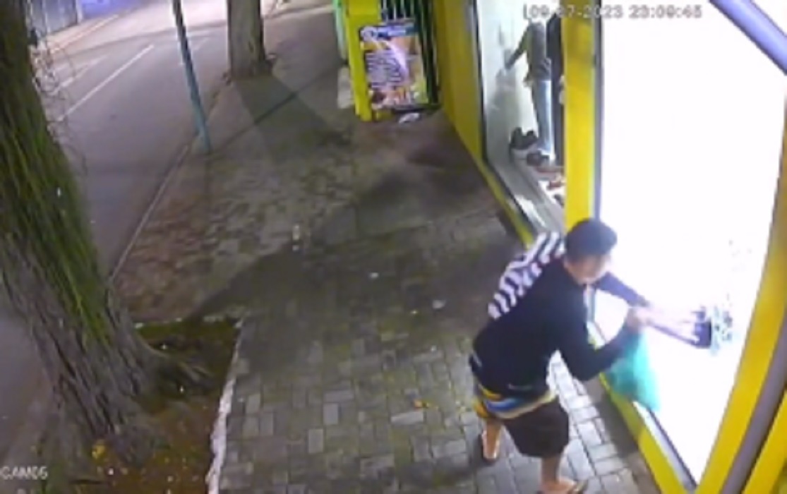 Loja no centro de São José dos Campos é roubada duas vezes na madrugada desta segunda-feira (10)