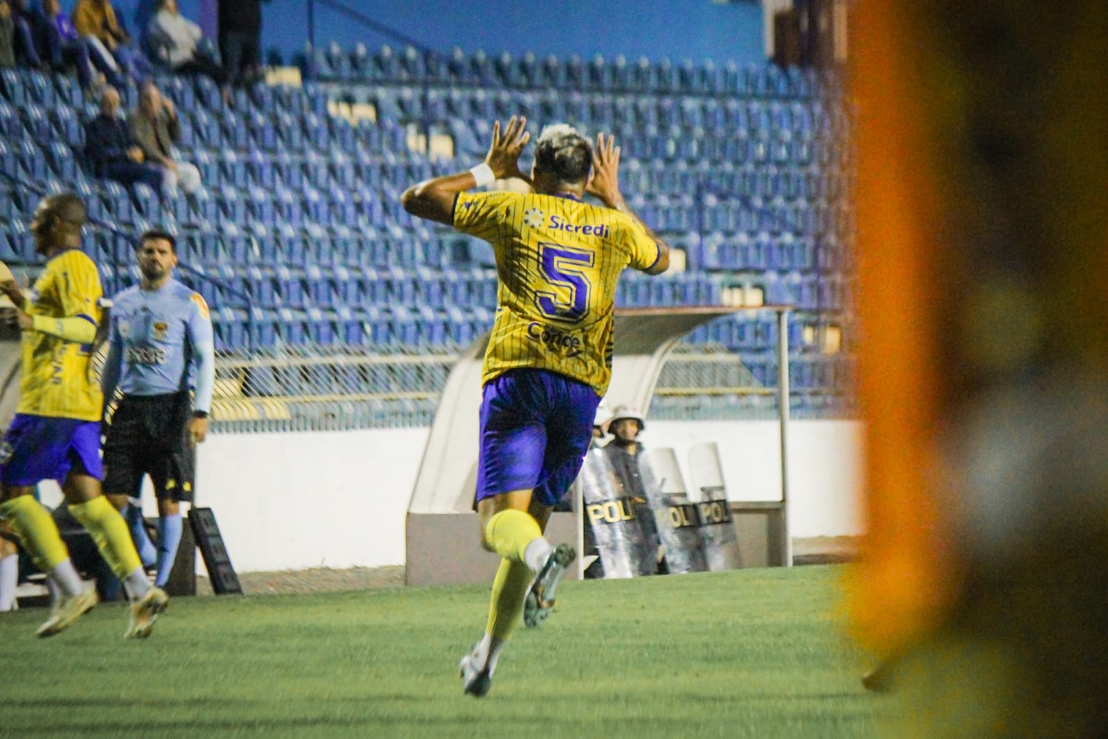 Pedro Favela foi o autor do primeiro gol do São José EC na partida