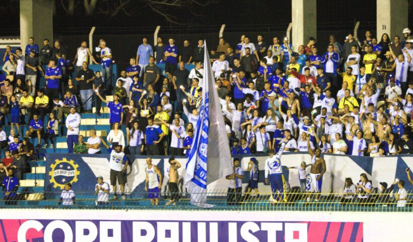 Torcida do São José EC no jogo contra a Portuguesa, pela segunda rodada da Copa Paulista