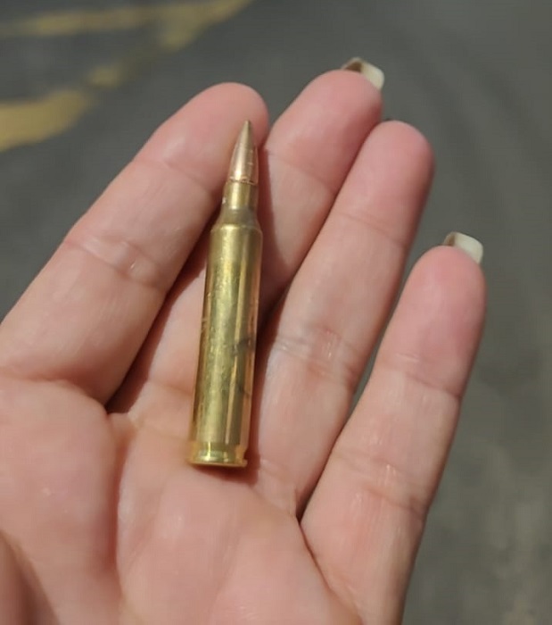 projétil de armamento, provavelmente fuzil