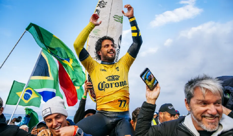 Filipe Toledo está liderando o ranking da WSL 2023 com 54.980 pontos. Foto: Beatriz Ryder/World Surf League