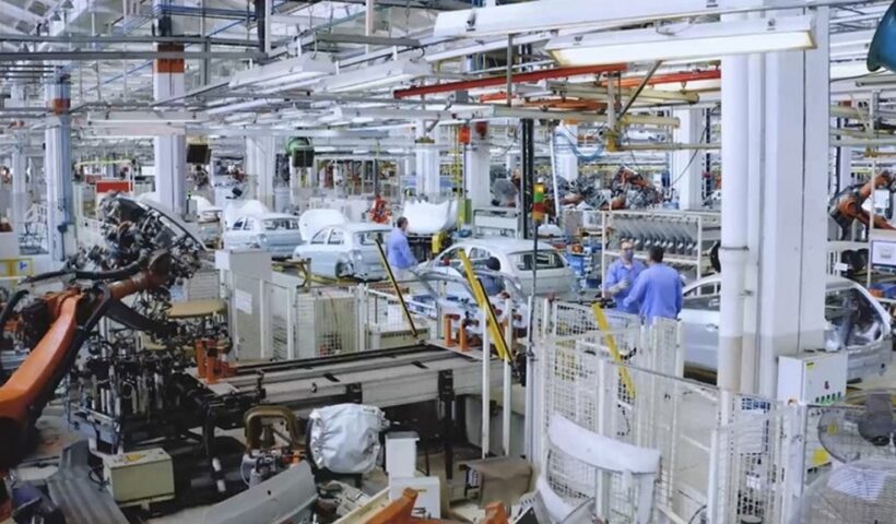 Volkswagen anuncia layoff. Imagem da fábrica em Taubaté