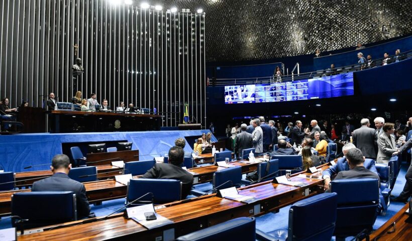 Plenário so Senado Federal em sessão que aprovou MP que aumenta salário mínimo e amplia isenção do IR