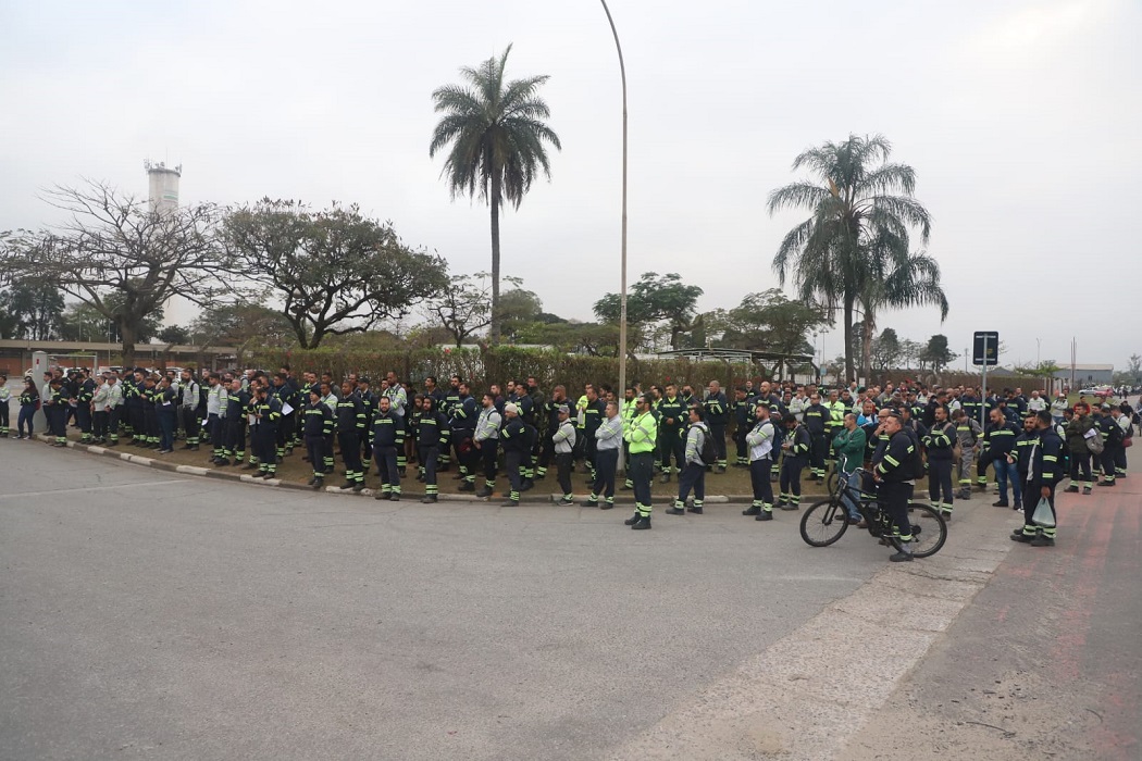 Trabalhadores da Tenaris, em Pinda. Paralisação cobrando PLR