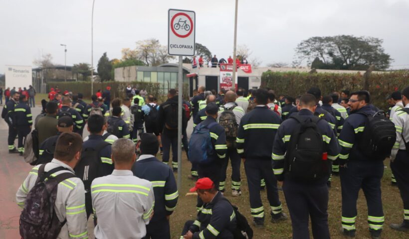 Trabalhadores da Tenaris, em Pinda. Paralisação cobrando PLR