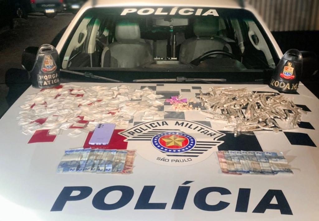 Jovem é preso e adolescente apreendido por tráfico de drogas em Caraguatatuba