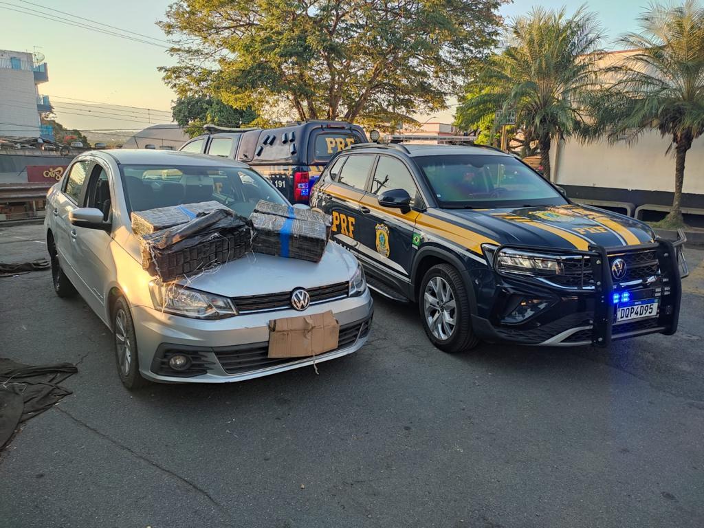 Um casal foi preso transportando 90 kg de maconha na Dutra em Aparecida