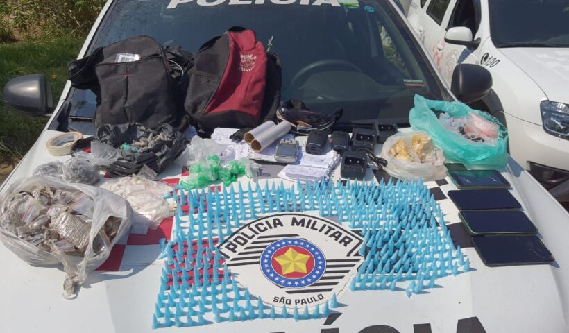 Homem é preso e adolescente apreendido por tráfico de drogas no Morro dos Mineiros, em Ilhabela