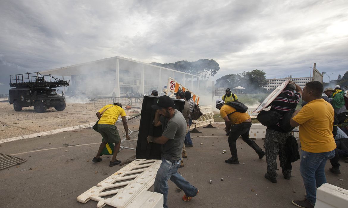 Manifestantes dos atos golpistas em Brasília no dia 8 de janeiro 2023