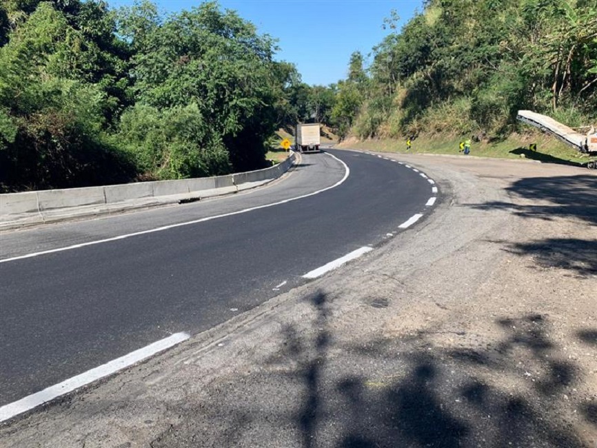 Serra das Araras, pista de descida sentido Rio de Janeiro