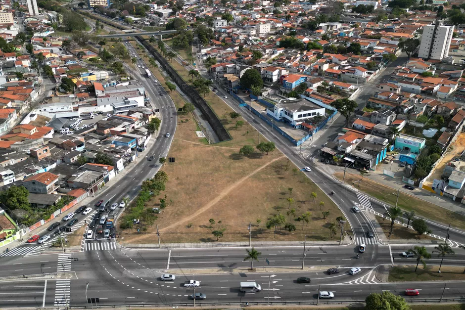 Avenida Sebastião Gualberto é a principal via de acesso às regiões norte e leste de São José dos Campos