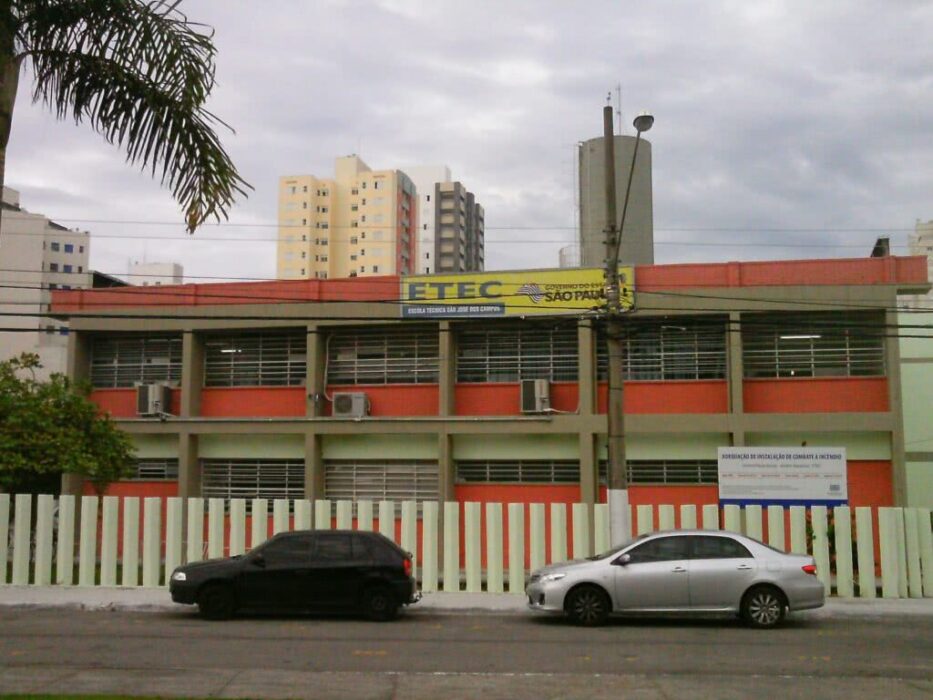Fachada do centro paula souza que abre 80 vagas para estágio no vale do paraíba e litoral norte