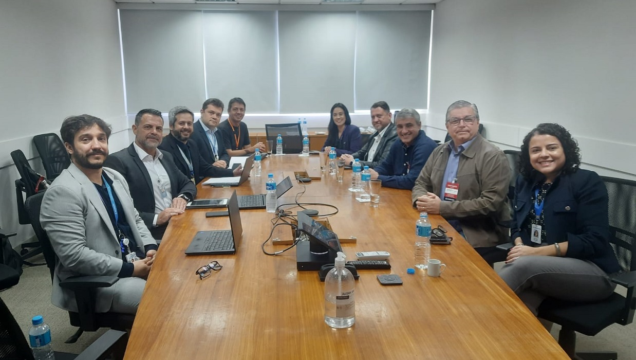 Reunião da Embraer e Prefeitura de Taubaté discutem próximas etapas da fabricação do "carro voador" junto com