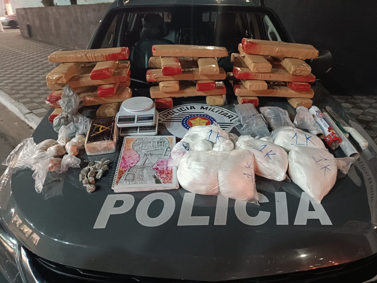 Dupla é presa com quase 40kg de drogas no bairro Jd, Paraíso, em Jacareí