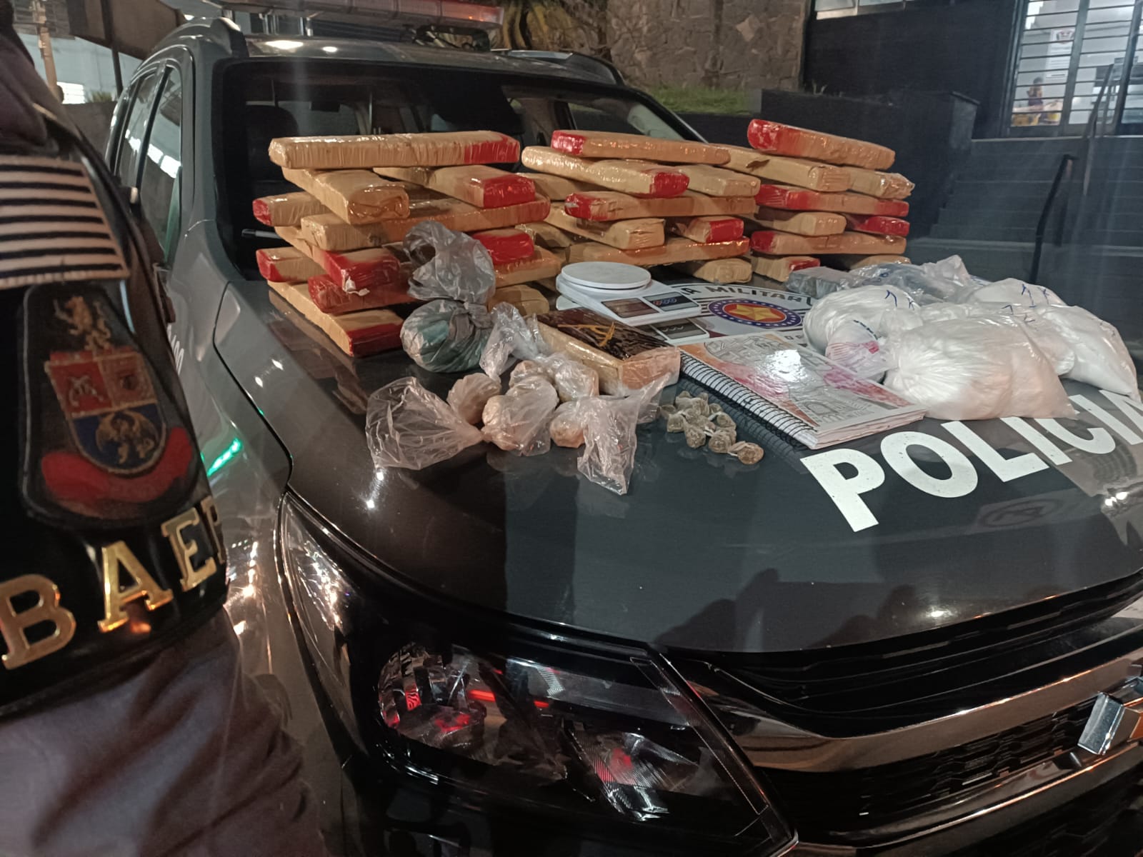 Dupla é presa com quase 40kg de drogas no bairro Jd, Paraíso, em Jacareí