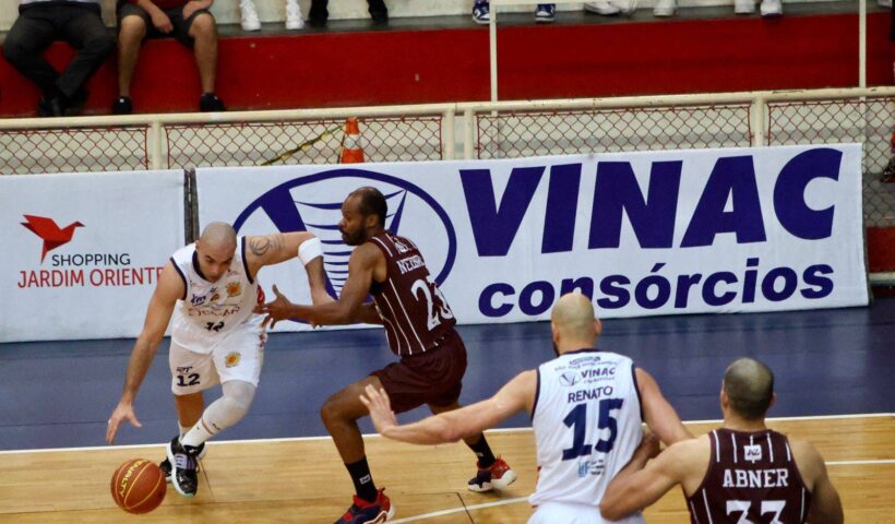 São José Basketball e AZ Araraquara em jogo pelo Campeonato Paulista no Linneu de Moura. Foto: Mariana Luz/Agência NTZ