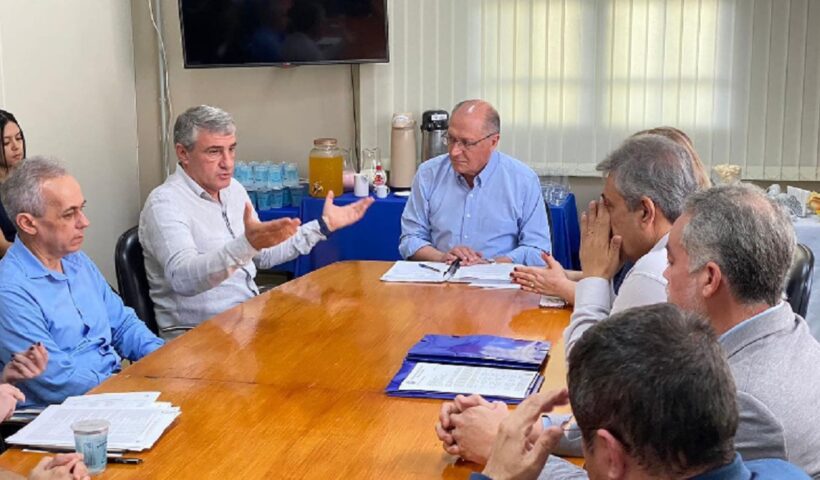Saud e Alckmin em reunião em Taubaté. HMUT poderá receber R$ 16 milhões com aumento do deto de gastos da saúde