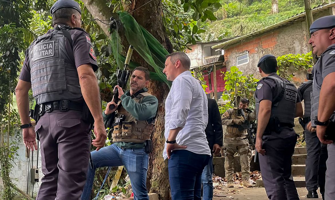 Secretário da Segurança Pública, Derrite, Delegado Geral, Dr. Artur Dian e Comandante Geral da PM, Coronel Cássio, participam da “Operação Escudo”, no Guarujá