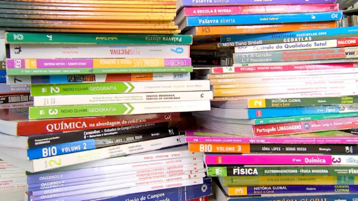 Livros didáticos impressos