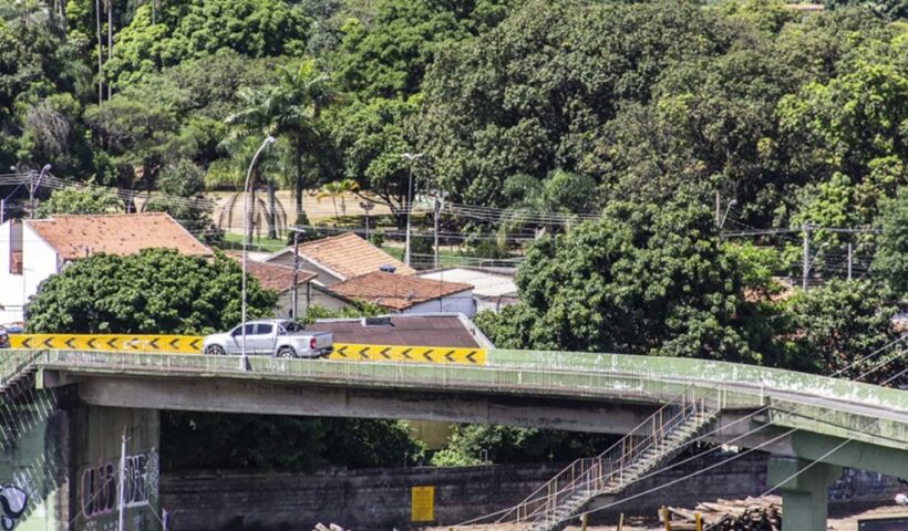 Foto do viaduto torto em Taubaté