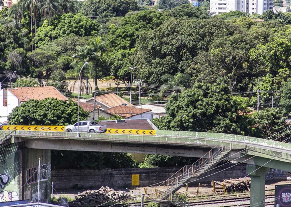 Foto do viaduto torto em Taubaté