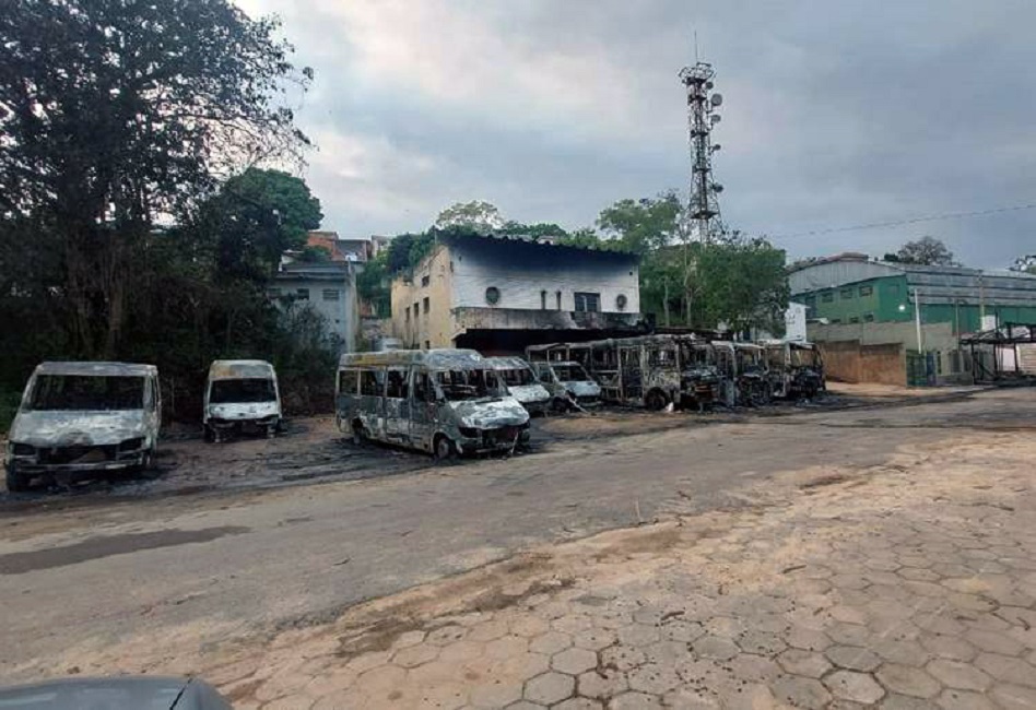 veículos queimados em estacionamento da prefeitura de Redenção da Serra