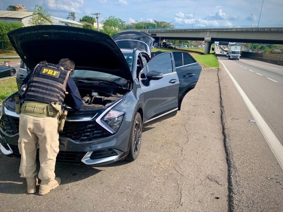 Homem é preso com carro de luxo roubado em São José