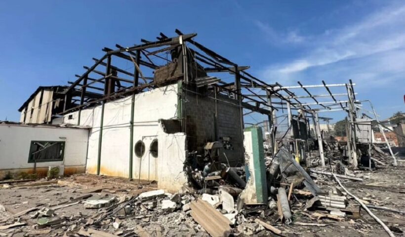 imagem de fábrica destruída em cabreúva após explosão. Metalúrgica de Cabreúva teve licença de operação negada pela CETESB