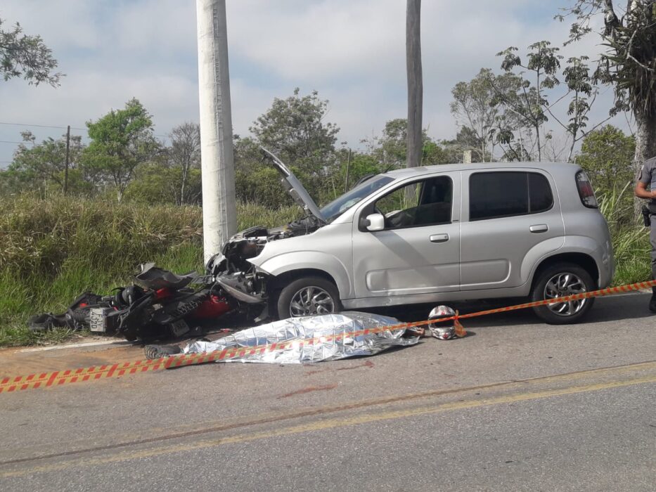 Homem morre em acidente entre motocicleta e carro em São José
