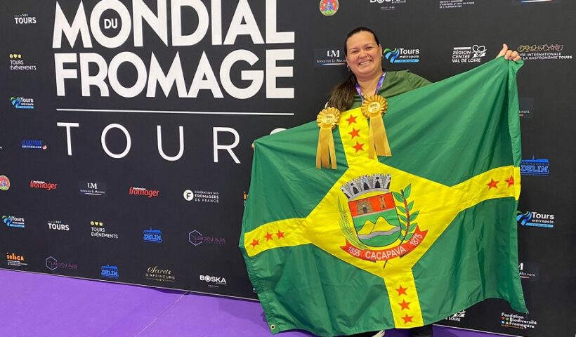 Camila Almeida, da Estância Silvânia, comemora medalhas de ouro no Mundial de Queijos, na França