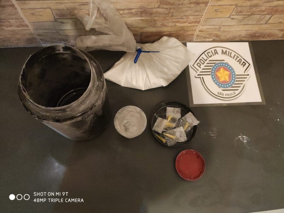 PM apreende cocaína escondida em sofá em Aparecida