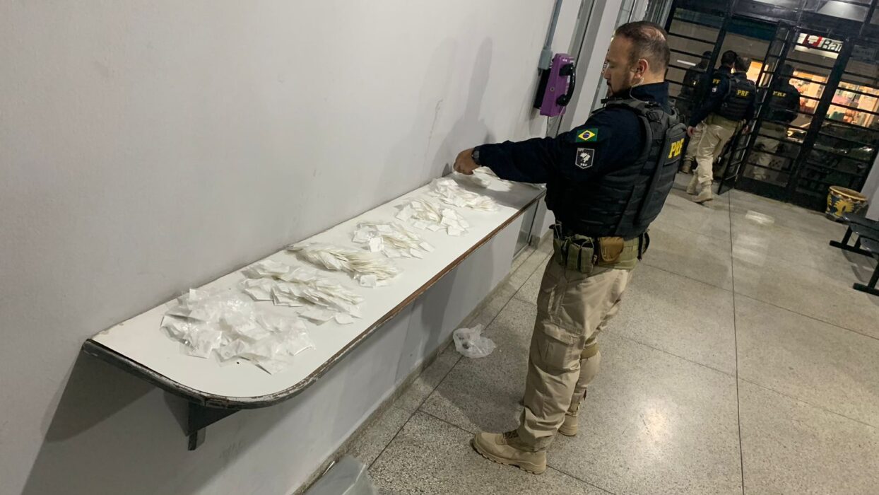 Dois homens são presos transportando drogas na Dutra