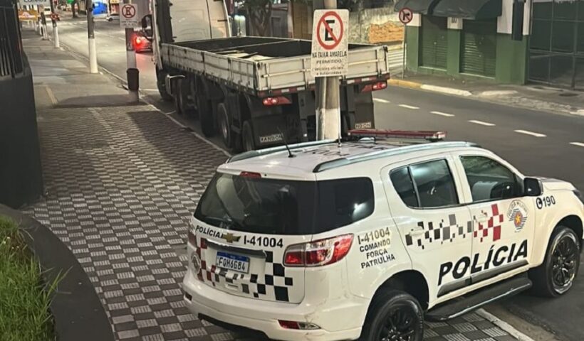 Homem é preso por roubar caminhão e manter motorista refém